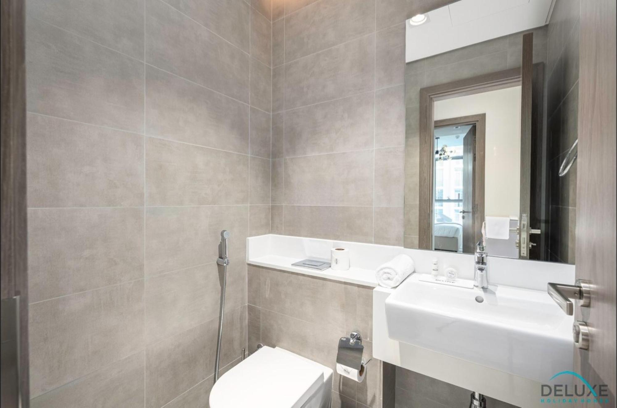 Lush 2br In District One Phase Iii, Mbr By Deluxe Homes Apartment Dubai