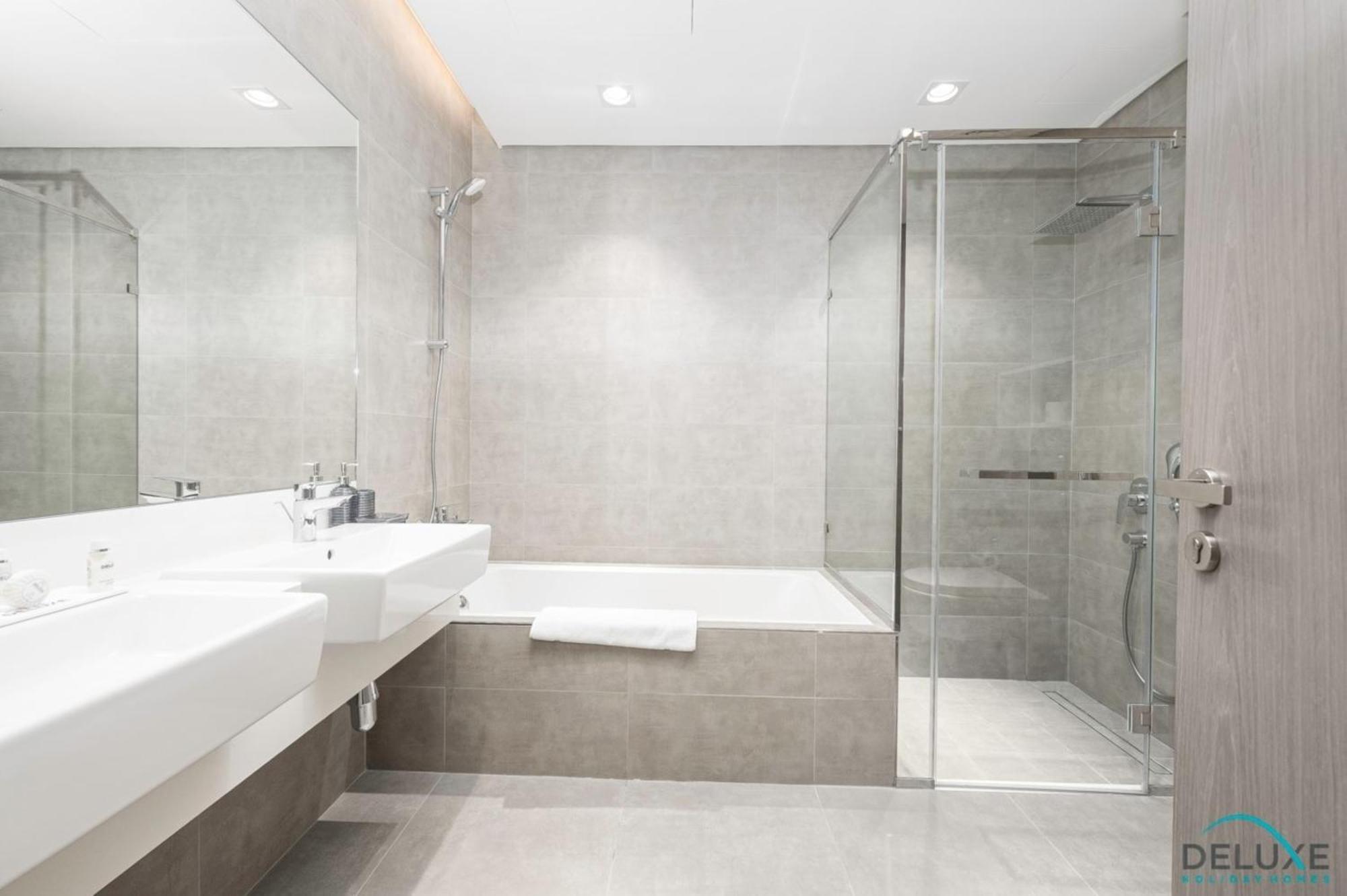 Apartment Lush 2br In District One Phase Iii, Mbr By Deluxe Homes Dubai